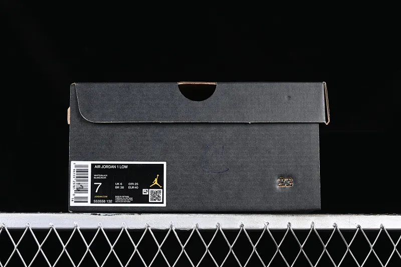All categories Air Jordan Jordan series basketball shoes Air Jordan 1 Low Z version Air Jordan 1 Low "White and Black" AJ1 Joe 1 white and black color matching low-top cultural casual sneakers 553558-132